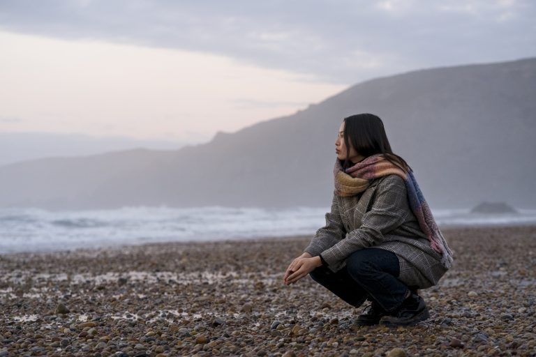 Portada sobre el duelo. Mujer mirando al infinito. Facilitada por iStock.